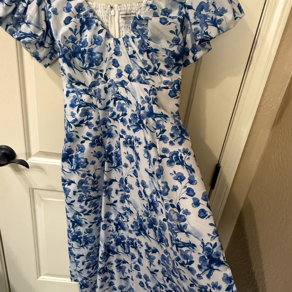 Abercrombie and Fitch -Emerson Poplin Puff sleeve midi dress